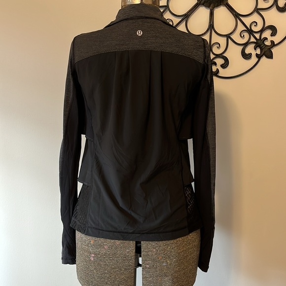 Lululemon lightweight reflective pullover, running, 1/2 zip, black, 6 - Picture 6 of 11